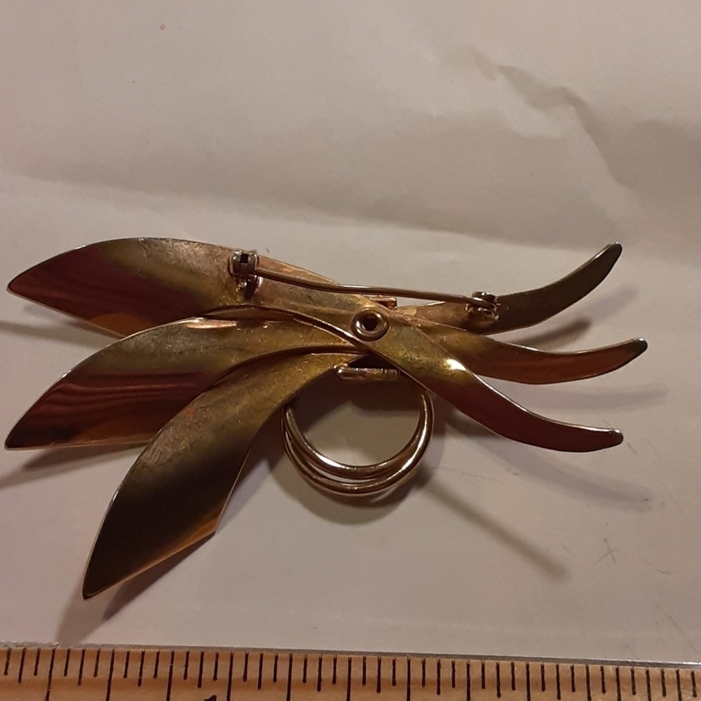 Pretty Brooch Goldtone - Picture 5 of 7